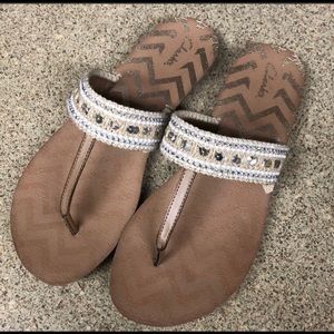 Clarks Sequin Woven Comfort Flip Flop EUC Sz 9